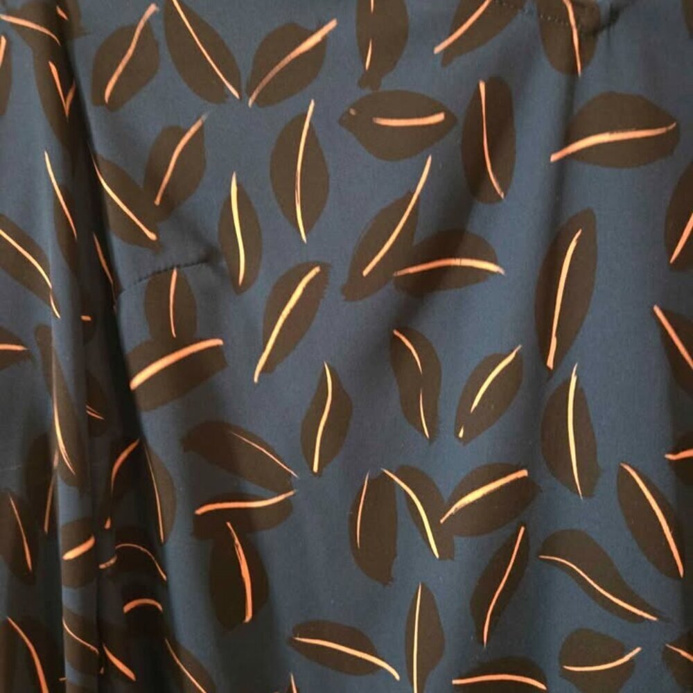 CAbi Shadow Leaf Blouse Size XS - Picture 5 of 10